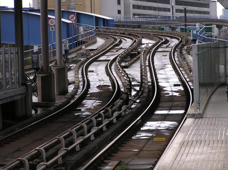 Urban Transport XVIII 659 Figure 6: The alignment of Docklands light railways at poplar station, after some re-configurations.