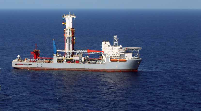 UNITS NOBLE GLOBETROTTER I FLOATER RIG OF THE YEAR 2013 & 2014 Martin Vos Shell s VP deepwater wells: The Noble Globetrotter and Noble Bully projects are very unique because they are game changer