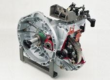 of reverse gear from fifth gear. Control of the hydraulic clutch mechanism.