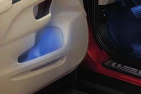 With a cool blue interior illumination or doorstep garnishes your CR-V