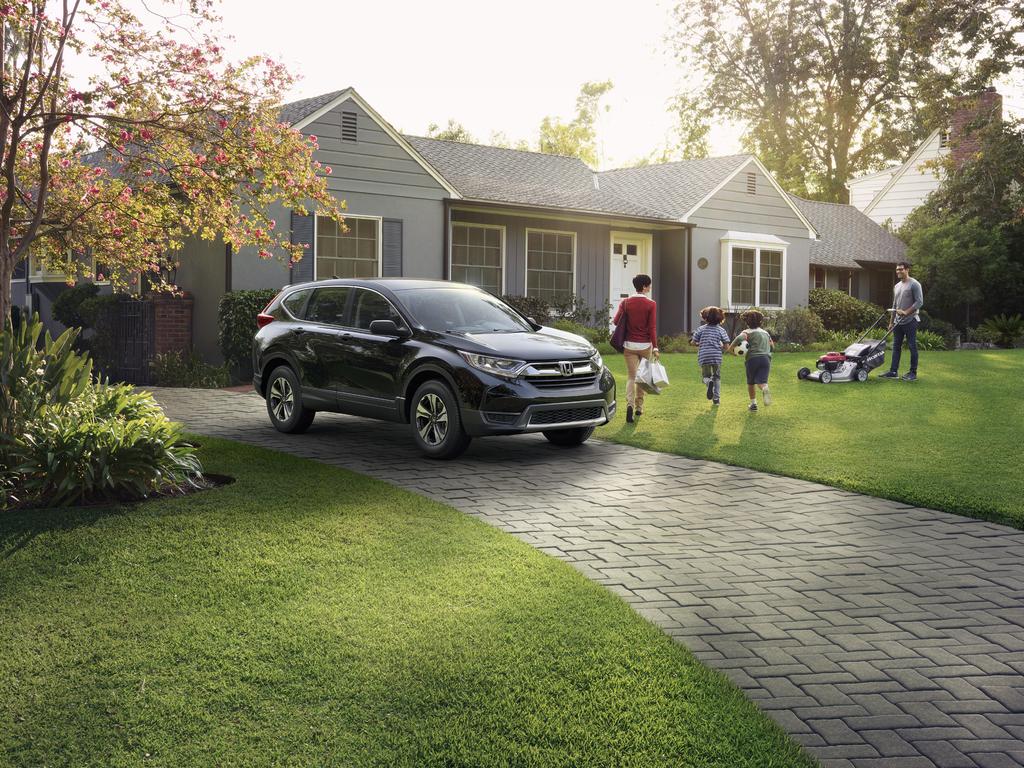 Smart Smart EntryEntry With the 2017 Honda CR-V s available Smart Entry system, you can simply lock and unlock doors while the key is in your pocket.