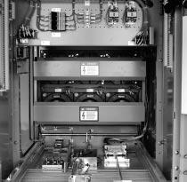 Bulletin 6055-30 MASTERCLAD Metal-Clad Indoor Switchgear Section 4 Description Mechanism operated contacts Control panel Truck operated contacts Shutters Racking mechanism Figure 8: Circuit breaker
