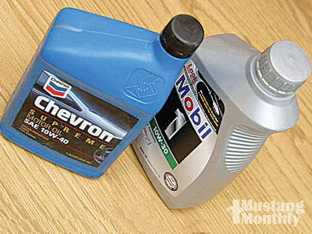 Which type of engine oil should you use and what viscosity? Freshly built engines should get a conventional, non-detergent, heavy-duty SAE 30 weight oil for proper break-in.