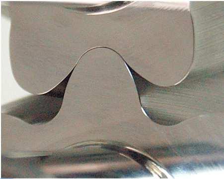 The particular shape of the Elika profile patented by Marzocchi Pompe, eliminates the phenomenon of encapsulation typical of normal gear pumps, deleting the source of the main cause of noise and