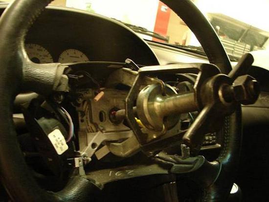 the steering wheel shaft and slowly pull the wheel off