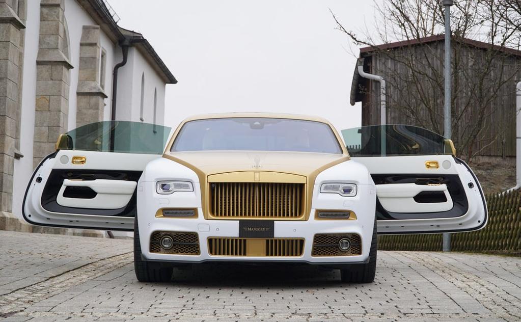 The two-tone paintwork alone brings the two-door MANSORY Rolls coupé to a new level with its skirt available in a distinguished white and golden colour scheme.
