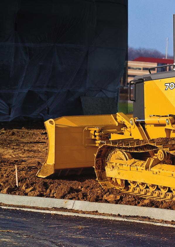 Push production even harder. Utilizing the same job-proven hydrostatic drivetrain as our two larger dozers, the 700J continues to deɵne the way earthwork gets done.