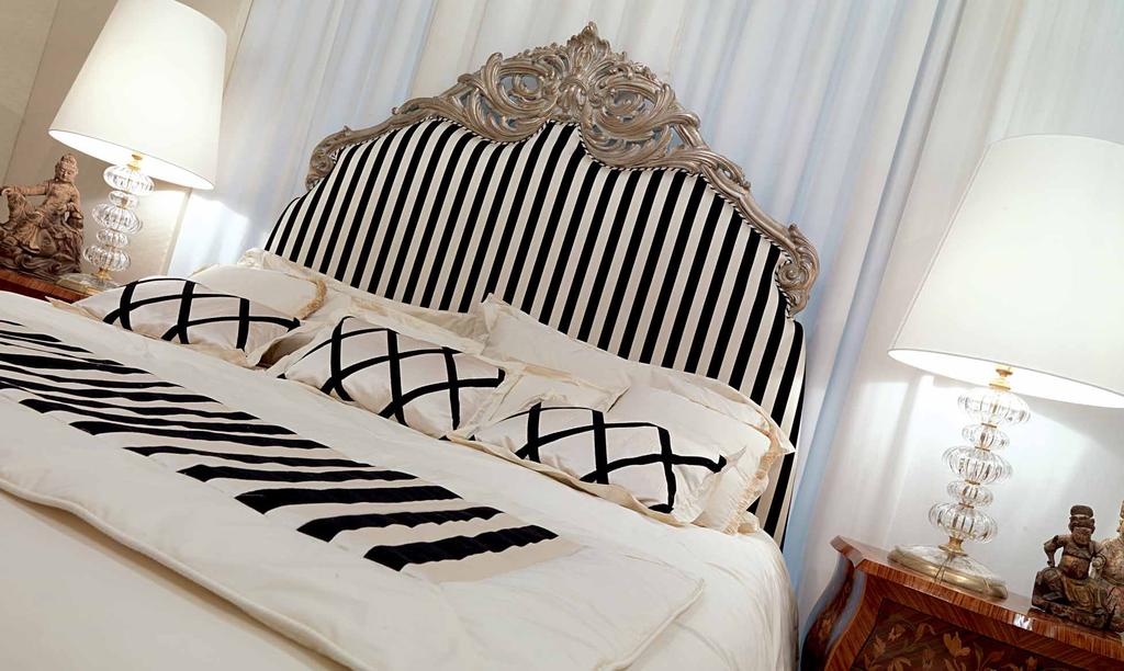 CANOVA CANOVA Giroletto / Bed Surround: cm. 212 x 212 Testata / Headboard: cm. 212 x 15 x h. 205 Rete / Bed base: cm. 200 x 200 Materasso / Mattress: cm. 200 x 200 art. 2122/1 rigato / striped art.