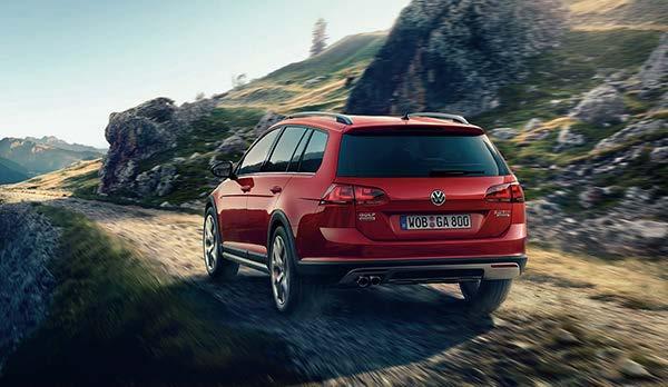 More than a half-inch of additional ground clearance, sophisticated 4Motion all-wheel-drive system and exclusive premium features give the Golf Alltrack a clear advantage over ordinary wagons and