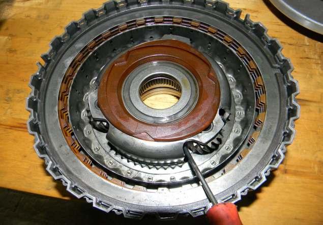 A Clutch disassemble Clutch A is the most unconventional assembly to disassemble. In order to remove the piston, the single planetary gear set has to be removed from the drum.