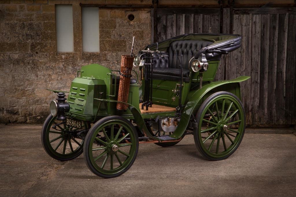 By 1892 Benz cars had four wheels and the Vélocipede (Vélo) introduced in 1894 had a single cylinder producing 1.5hp. The Vélo was the best selling car of its day. Engine refinements resulted in 3.