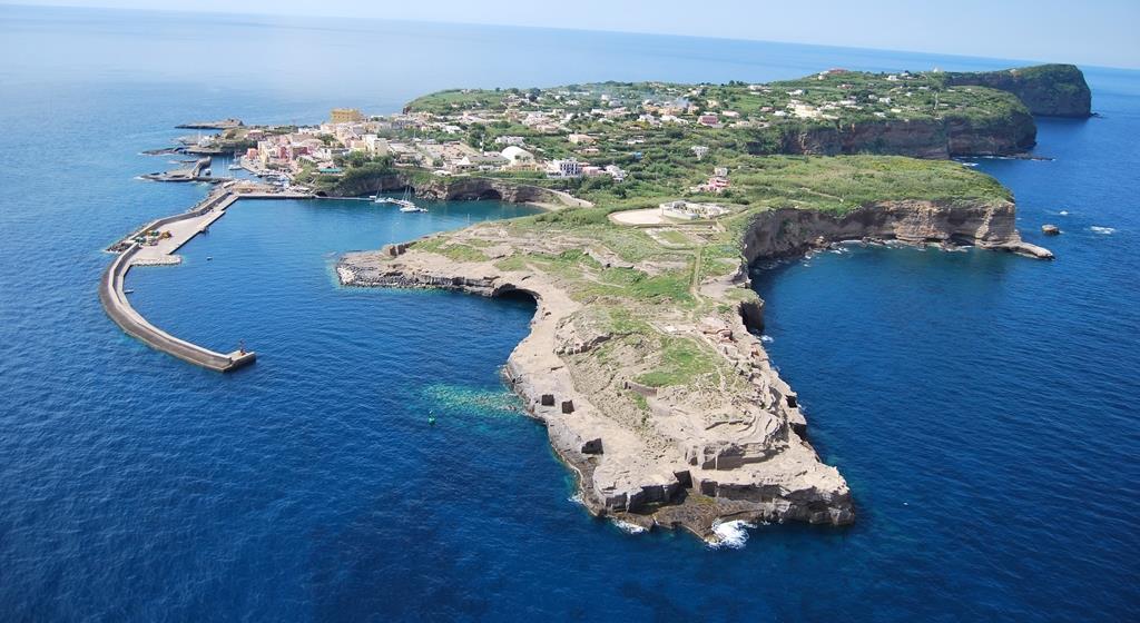 Reference: Island of Ventotene (Italy) grid independence and integration of renewables Power: 500kVA - Capacity: 600kWh SIESTORAGE battery energy storage system, accompanied by a Microgrid Management