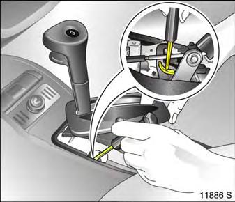 If the battery is flat, start the vehicle using jump leads see page 158. If the battery is not the cause of the fault, release selector lever: 1.