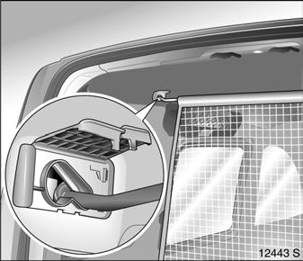 Safety net 3, Combo The safety net can be fitted behind the rear seats or, with the rear seat backrest folded down, behind the front seats.