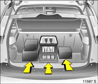 Notes on loading the vehicle z Heavy objects in the luggage compartment should be placed as far forward as possible against the rear seat backrests or, if the rear seat backrests are folded down,