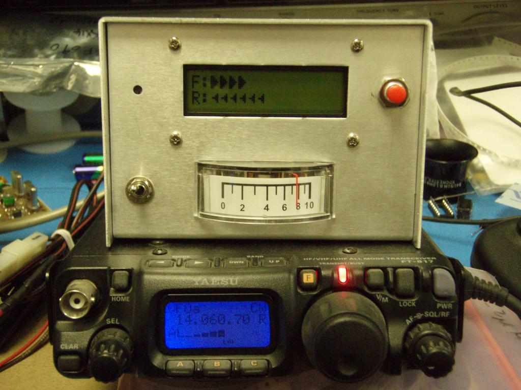 Depressing the push-button enables the next display mode, SSB peak power: The peak detection is performed by software.