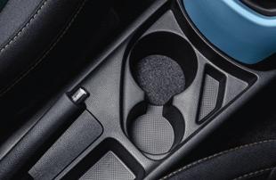 The front door pockets have been specially designed to accommodate 1-litre water bottles Trunk