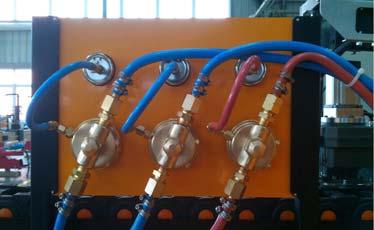 The gas pressure of each gas circuit can be adjusted on the regulators on the gas panel according to the cutting technology data. All gas curcuit controlled by the gas distribution system.