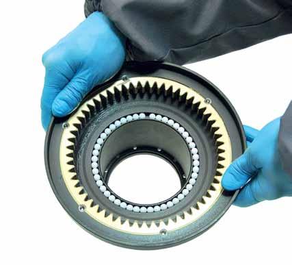 Carefully check the teeth of gears and ring gears to make sure there are no traces of wear.