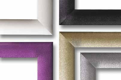 Cornice Glitterino Cornice in legno rivestita effetto glitter. Colori disponibili: bianco, viola, nero, oro, argento.