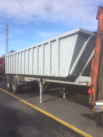 11 1 TRAILER DIEPLADER THEYSEN & VERPOORT, 1875 First registration: 21-12-1982, VIN: YA9R3020A04115509, Tare: 6300 Kg, MTM: 26000 Kg, Additional options / info: hydraulic ramps, widening pieces and