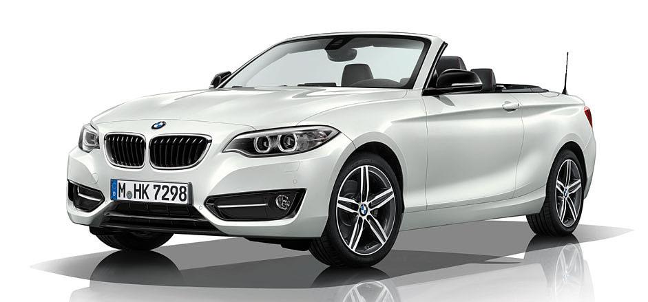 [ 06 ] The BMW 2 Series Convertible with Sport Line in the optional Mineral White metallic exterior colour.
