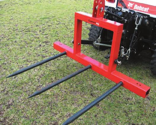 In this mode of operation the Dakenag Combo Fork is the ideal way of efficiently feeding out round bales. DAKENAG COMBO FORK Pictured with the supplied 3 removable tynes.