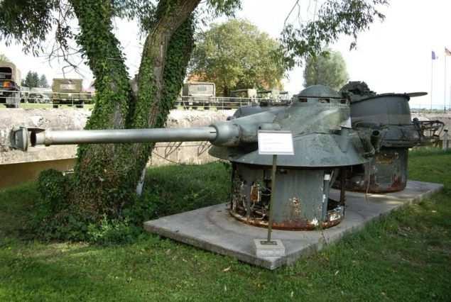 html Panhard EBR-90 turret Carpiagne Military Camp, near Cassis (France)