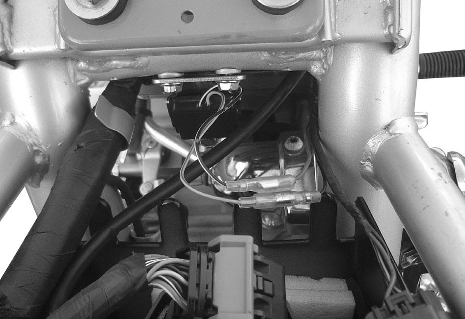 EI SYSTEM DIAGNOSIS 4-1-32 C23 RO SWITCH CIRCUIT MALFUNCTION DETECTED CONDITION After holding the motorcycle vertically and the ignition switch turns ON position, the switch resistance should be the