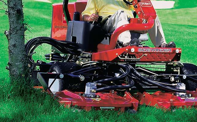Its 68" (173 cm) or 72" (183 cm) cutting path keeps you productive, while the exclusive Sidewinder cutting system allows you to maneuver