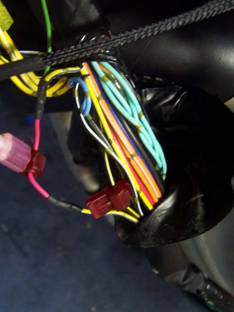 CLUTCH SIGNAL ILLUSTRATION CRIMP THE RED SCOTCH-LOCK CONNECTOR ON THE BLACK WIRE WITH YELLOW TRACER