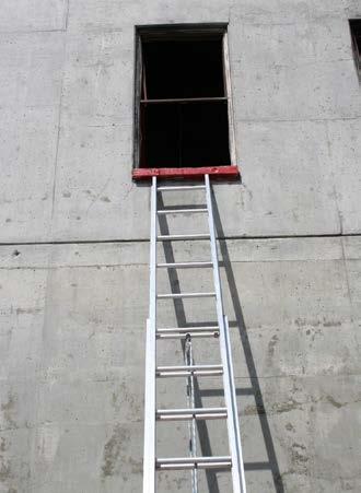 ) Note: If inadequate space, place the ladder in rescue position. For Rescue 1.