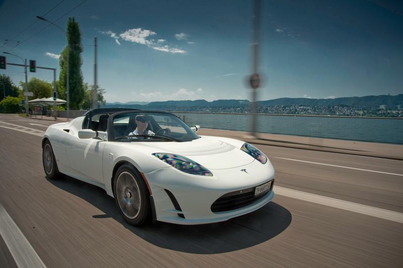 14 Tesla Roadster Performance with a clean conscience Faster than other supercars zero tailpipe emissions 0-97 kph acceleration: 3.