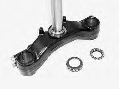 Drive out the steering stem bearing outer races using the special tools 1 and 2.