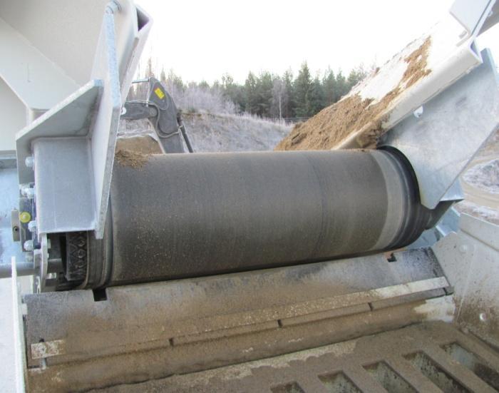 Belt Feeder H12-4 as standard Accepts feed materials up 400 mm (16