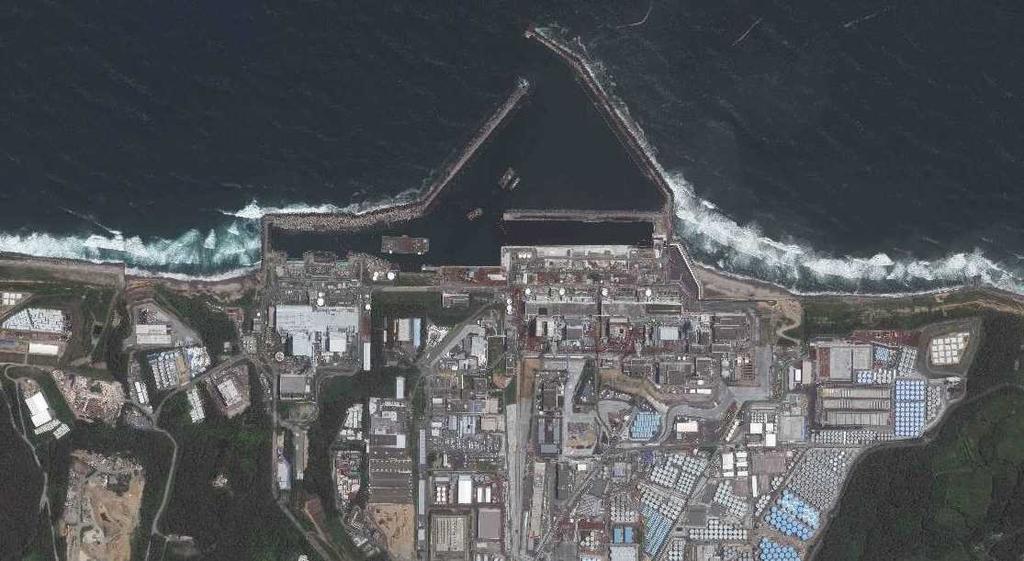 Sea Area Monitoring Concentration of Radioactive Materials has been Gradually Decreasing About one-millionth compared with the one after the accident Outside port are substantially below regulation