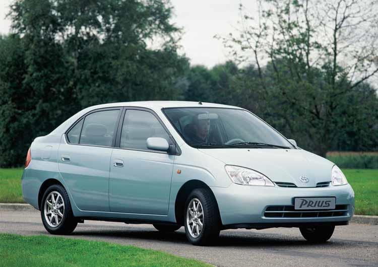 Toyota Prius I GM EV1 1997: The Toyota Prius was introduced to the Japanese market, two years before its original launch date, and prior to the Kyoto