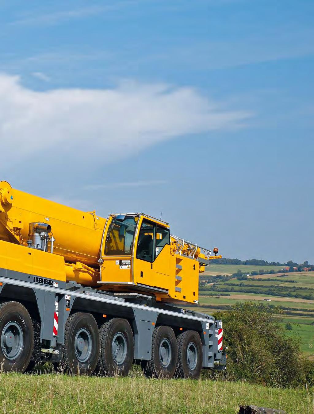 A long telescopic boom, high capacities, an extraordinary mobility as well as a comprehensive comfort and safety configuration distinguish the mobile crane LTM 1220-5.2 from Liebherr.