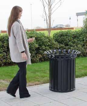 Tulip style Everglade can hold up to 36 gallons of trash, minimising the need for frequent emptying.