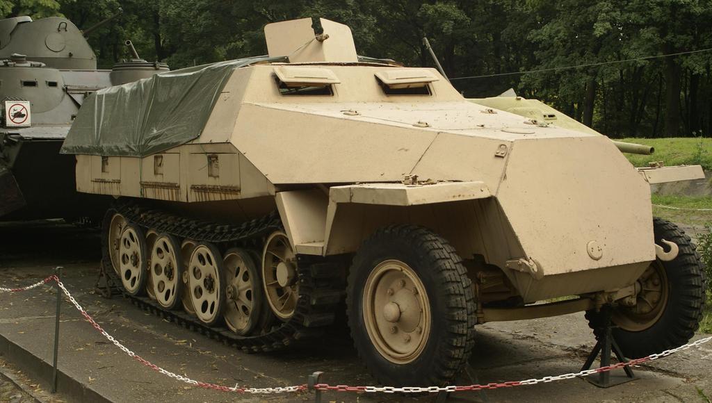 D Guerre et Paix en Ardennes Museum, Novion-Porcien (France) First SdKfz. 251/1 Ausf.