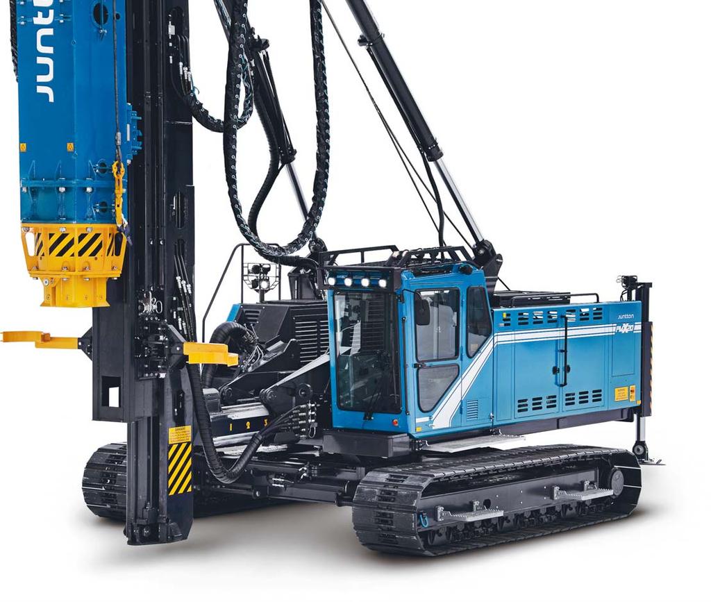Junttan self-erecting pile driving rigs can be transported without special arrangements in one piece, thanks to their small transport dimensions, and without having to remove the hammer.