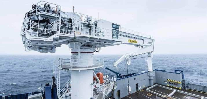 CRANES ACTIVE HEAVE COMPENSATED (AHC) CRANES Range from 130 up to 30000 knm 100 T AHC Crane PALFINGER MARINE delivers AHC offshore