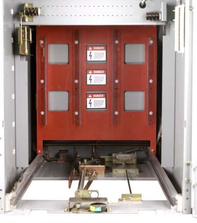 6055-40 Masterclad 27 kv Metalclad Indoor Switchgear 02/2004 Section 1 Introduction Circuit Breaker Compartment The circuit breaker compartment contains separate, but coordinated, features (see