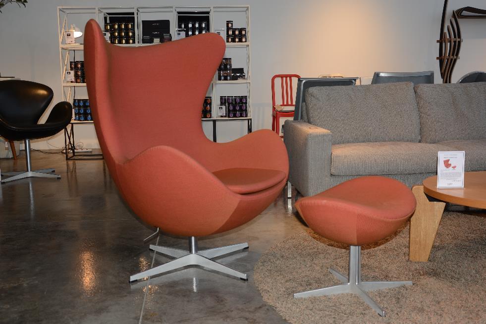 Form: Egg lounge chair and footstool Manufacturer: Fritz Hansen Designer: Arne Jacobsen