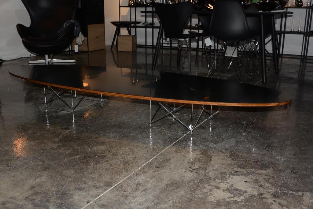 Form: Elliptical Table ETR coffee table Manufacturer: Vitra Designer: Charles and Ray Eames Material: plywood core,