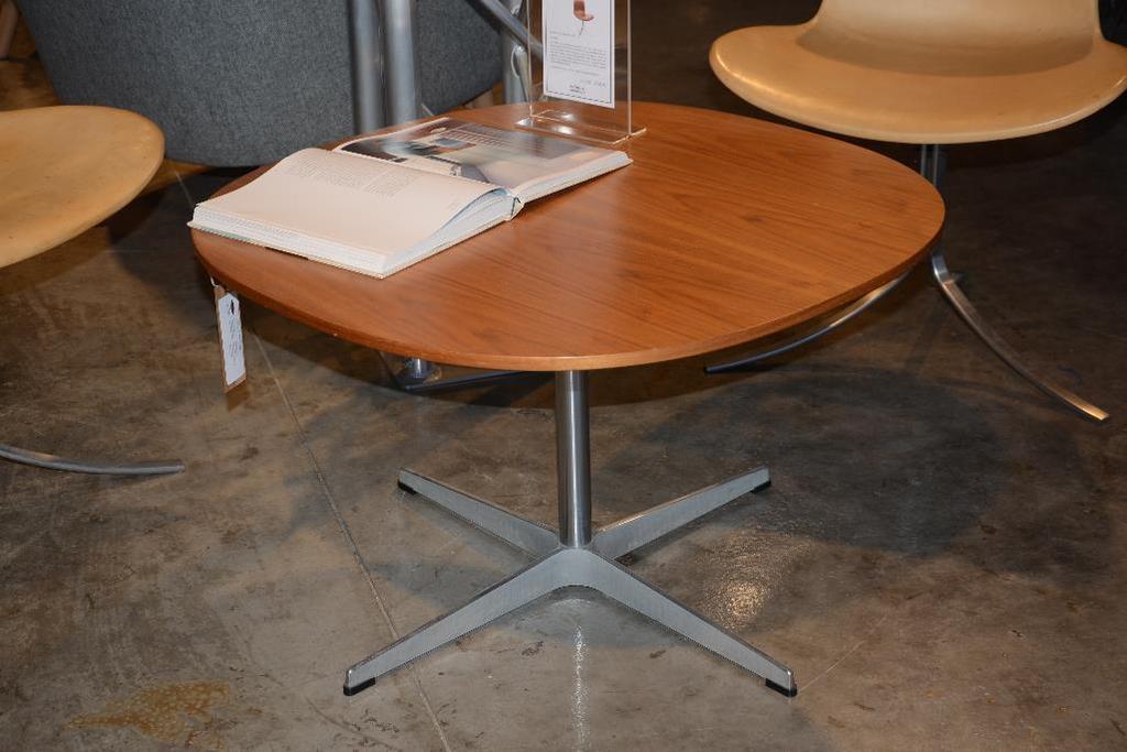 Form: A202 coffee table Manufacturer: Fritz Hansen Designer: Piet Hein