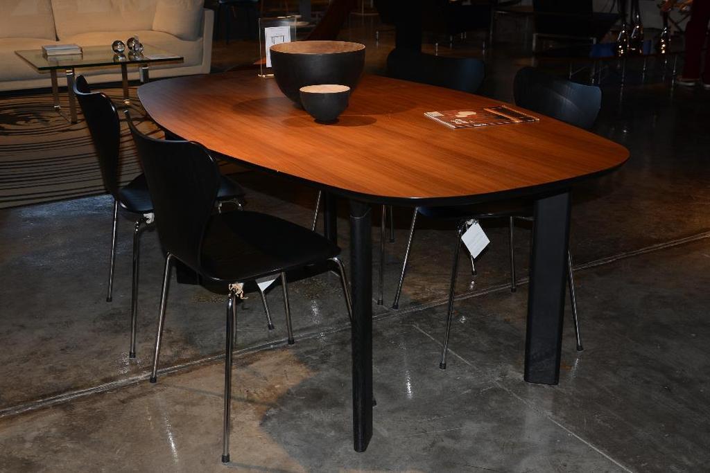 Form: Analog table Manufacturer: Fritz Hansen Designer: Jaime Hayon Material: Walnut veneer, black