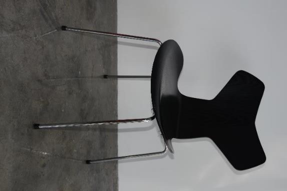 Form: Grand Prix chair Manufacturer: Fritz Hansen Designer: Arne
