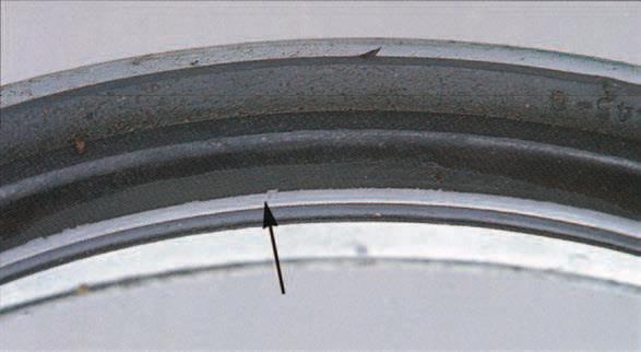 Failure analysis: CR Scotseal Classic External inspection inner diameter I.D. wear If the I.D. of the packing is shiny, or has axial scratches, the seal has spun on the shaft.