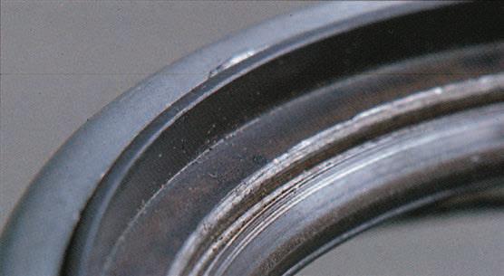 Any previously installed wear ring must be removed prior to installing a CR Scotseal.